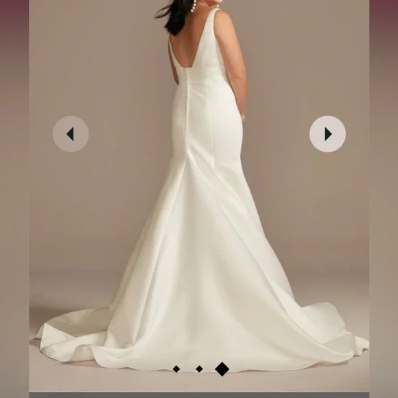 Beautiful mermaid/trumpet wedding dress. Size 8 - Picture 3 of 7